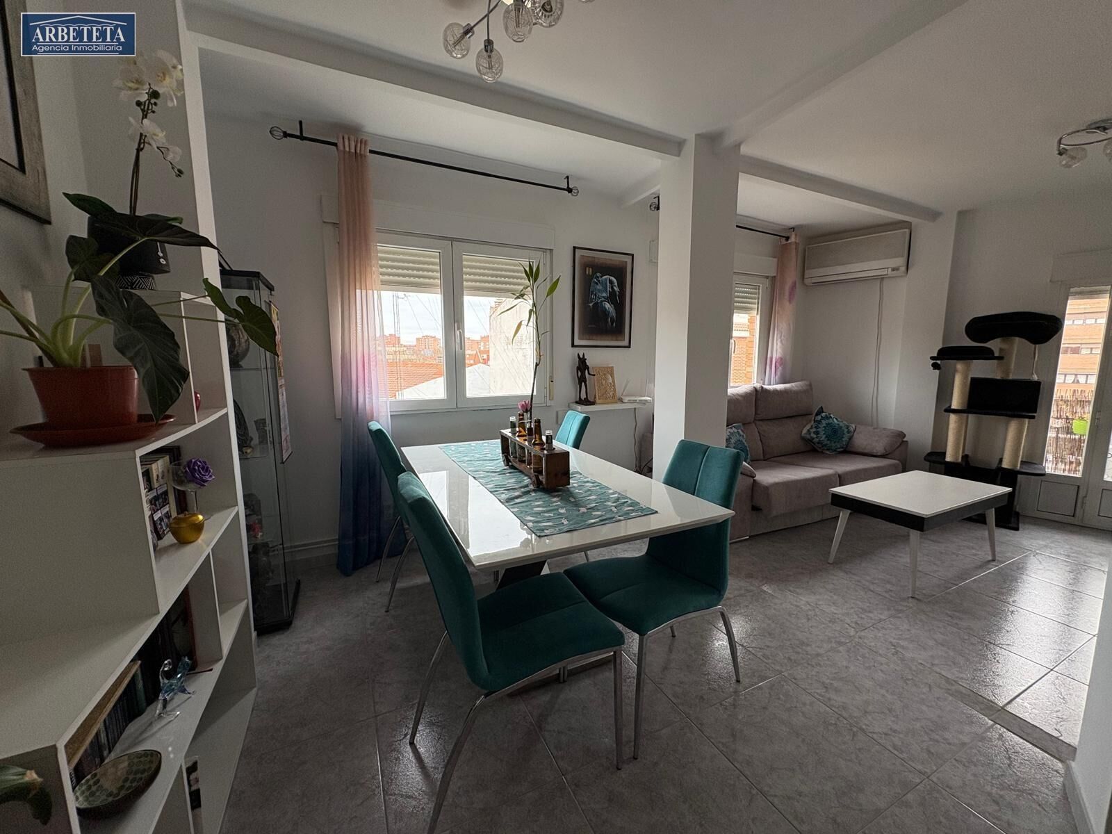 Comedor de Piso en venta en Guadalajara Capital con Aire acondicionado, Calefacción y Terraza