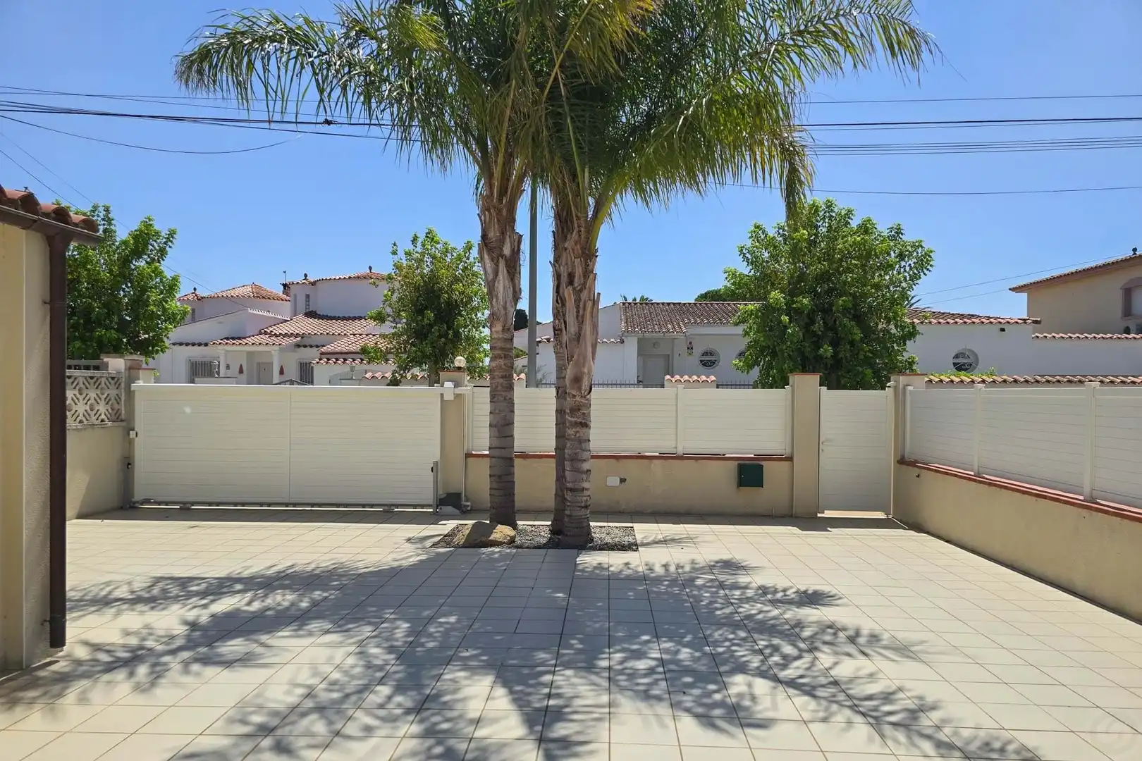 Vista exterior de Casa o chalet en venta en Empuriabrava con Aire acondicionado, Calefacción y Jardín privado