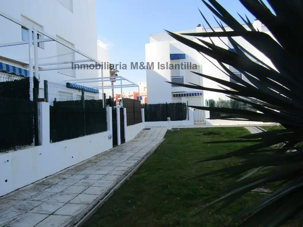 Vista exterior de Casa adosada en venta en Islantilla con Terraza, Trastero y Amueblado