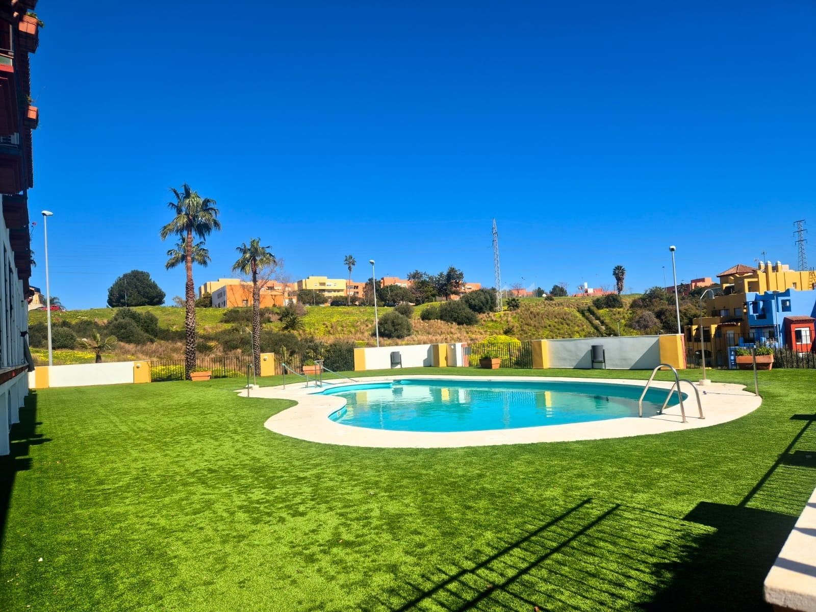 Piscina de Casa adosada en venta en Algeciras con Trastero, Balcón y Piscina comunitaria