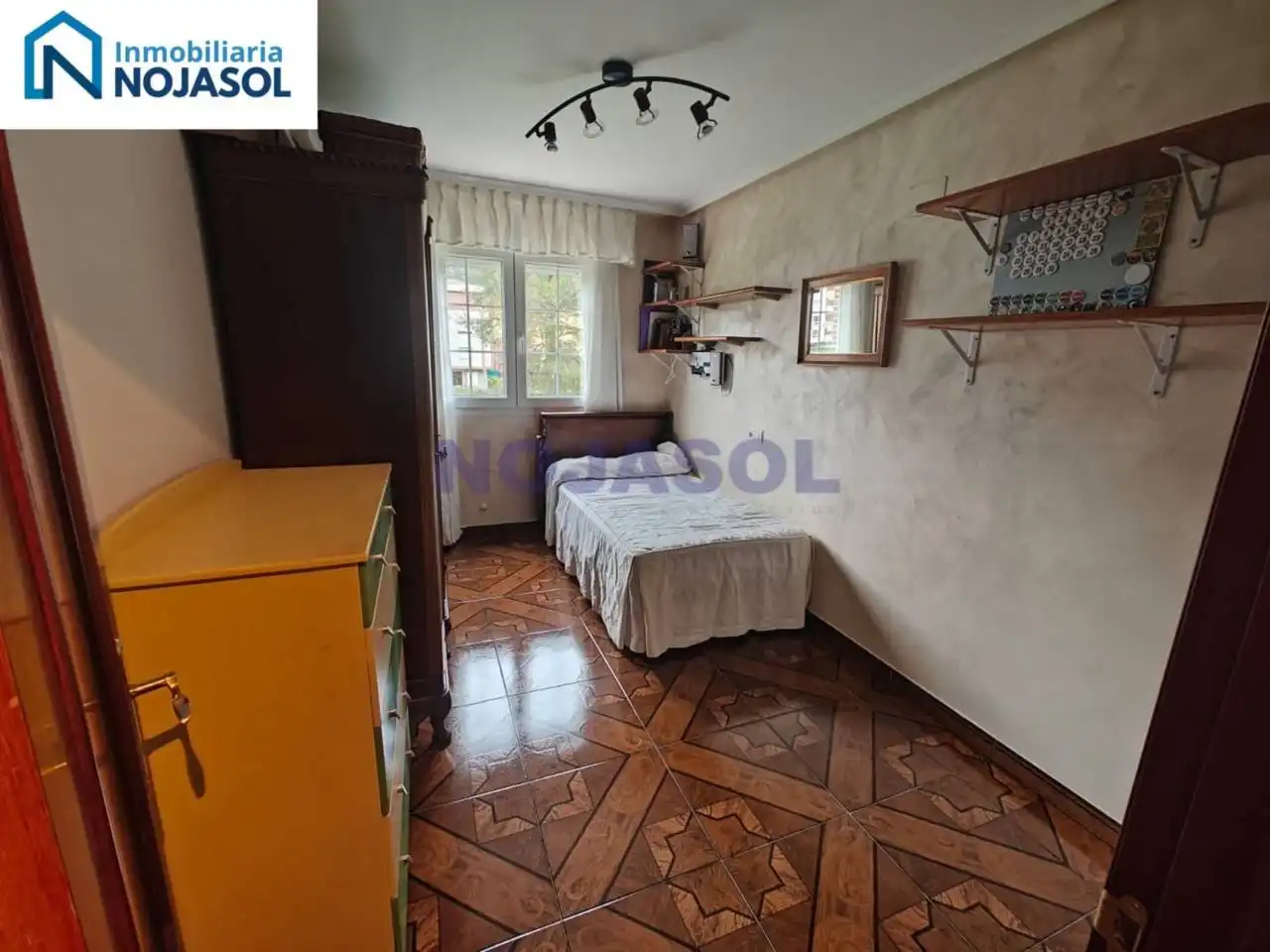 Habitación de Apartamento en venta en Castro-Urdiales con Calefacción, Trastero y Amueblado