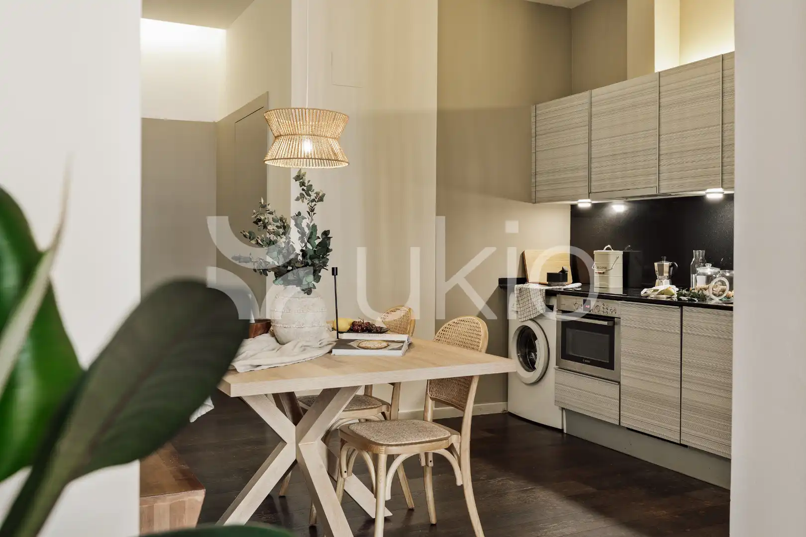 Cuina de Apartament de lloguer en Barcelona amb Aire condicionat, Calefacció i Moblat