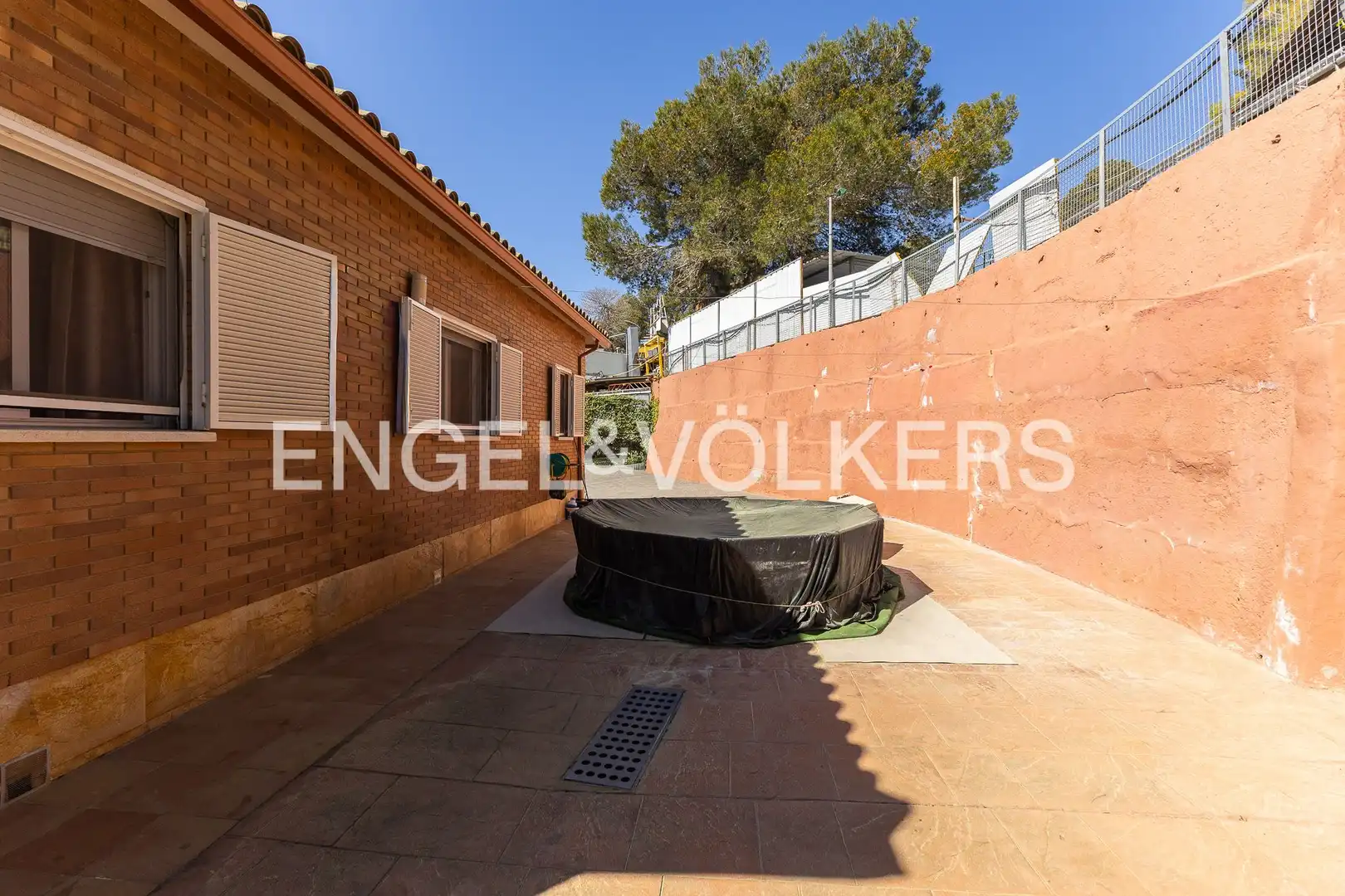 Vista exterior de Casa o xalet en venda en Rubí amb Aire condicionat, Calefacció i Traster