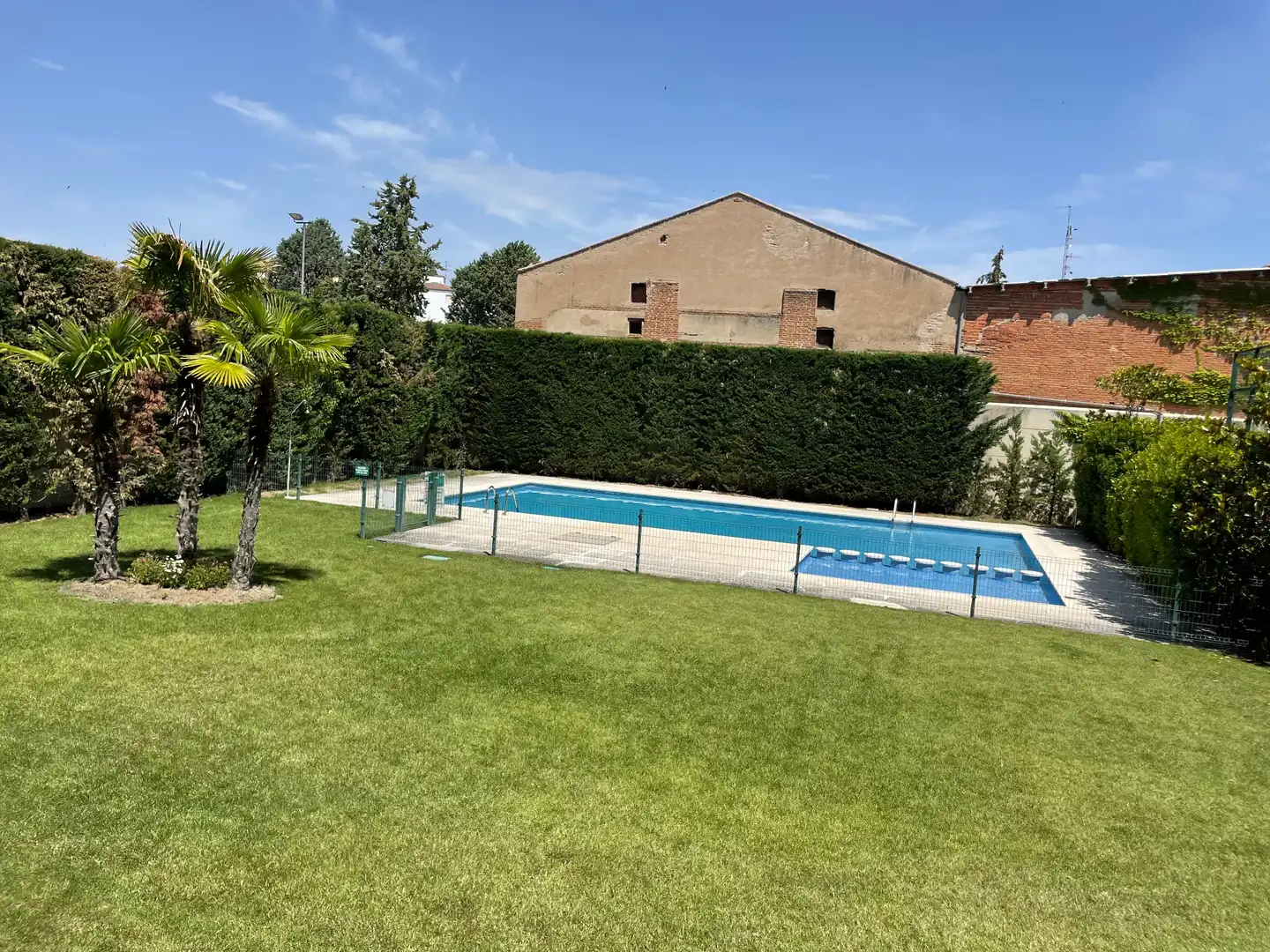 Schwimmbecken von Wohnung zum Verkauf in Peñaranda de Bracamonte mit Heizung, Privatgarten und Parkett