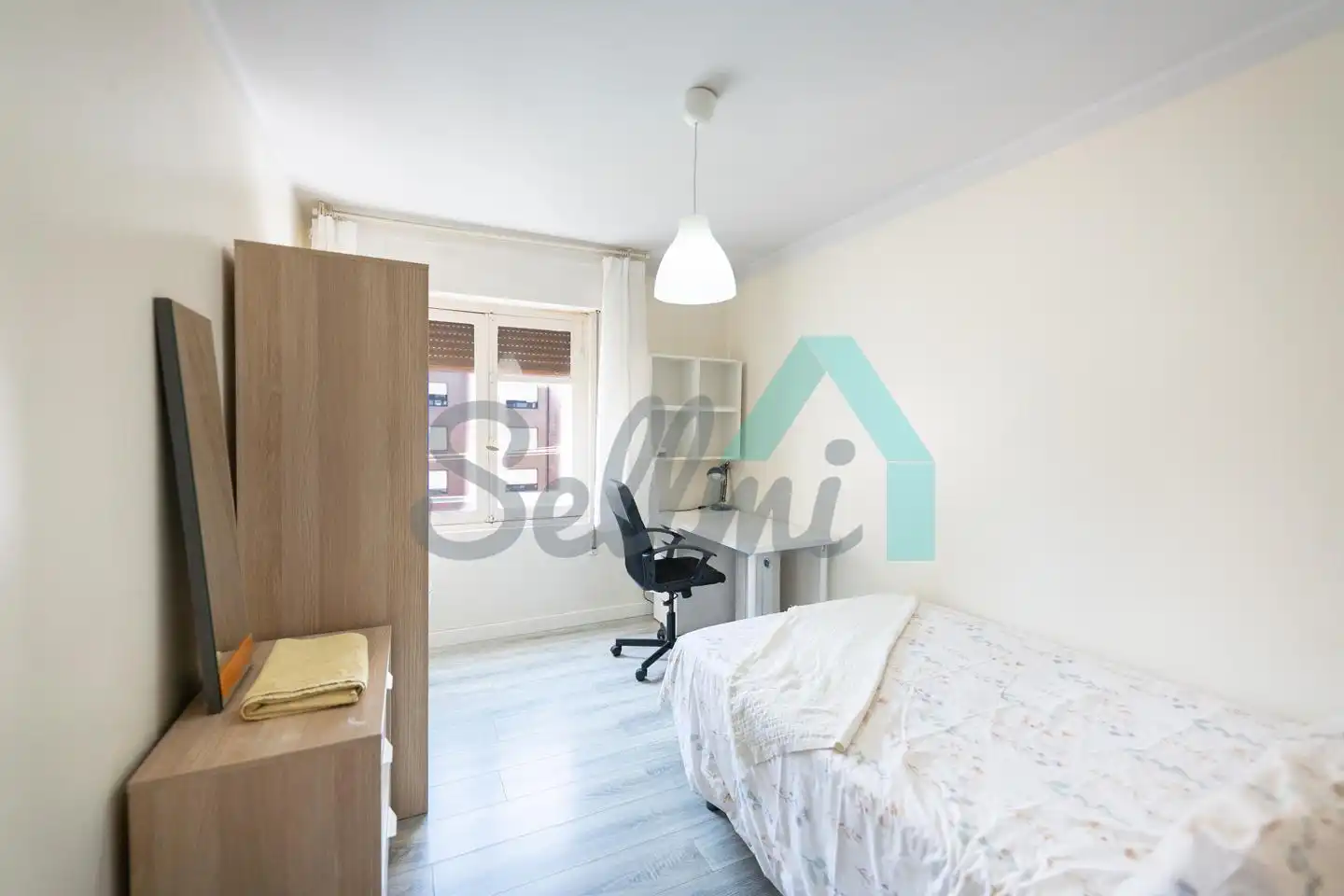 Habitación de Piso para compartir en Oviedo  con Calefacción y Amueblado