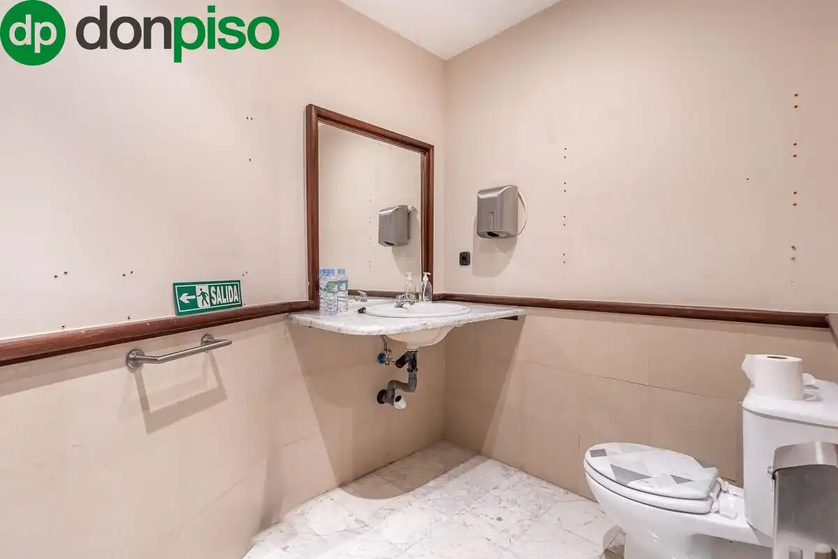 Bathroom of Commercial properties for sale in Monachil  with Air Conditioner