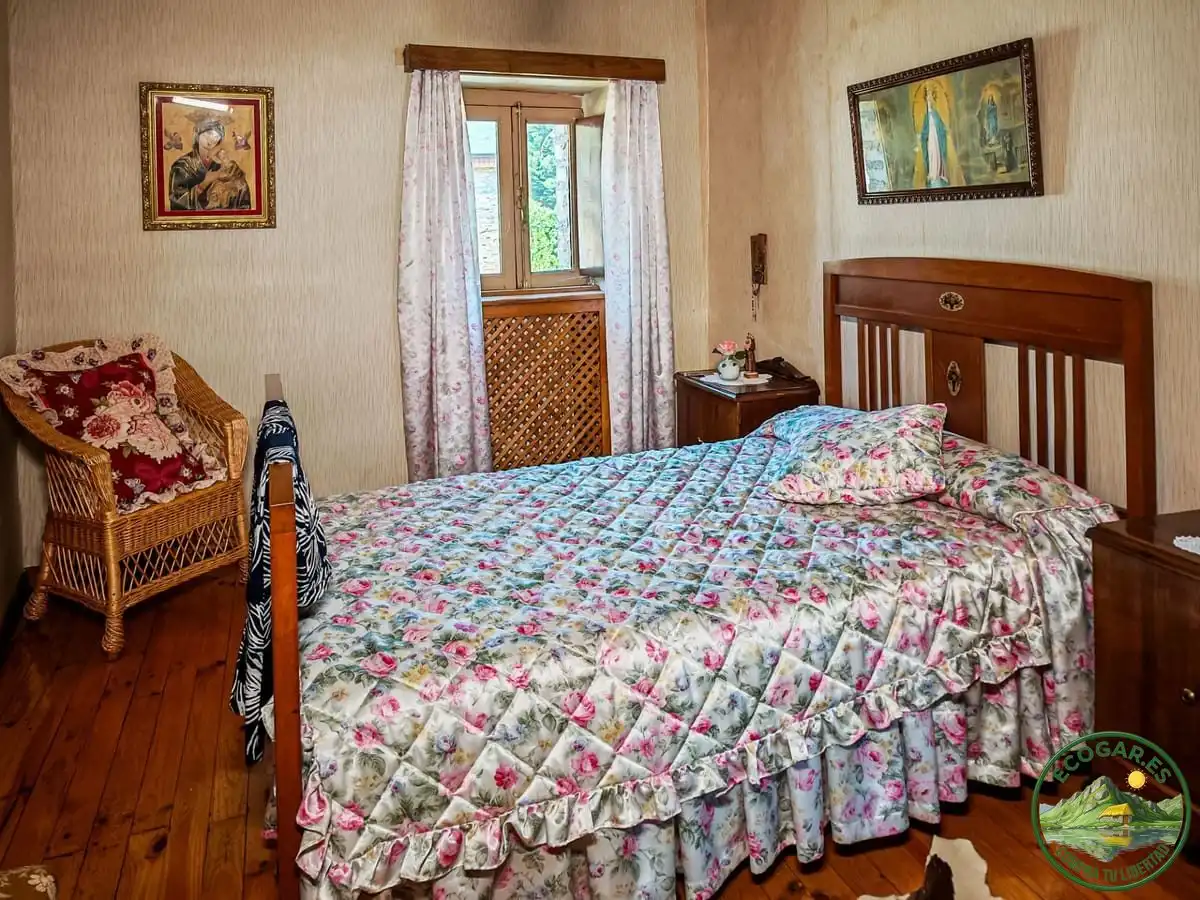 Dormitori de Casa o xalet en venda en Vega de Valcarce amb Calefacció, Jardí privat i Parquet