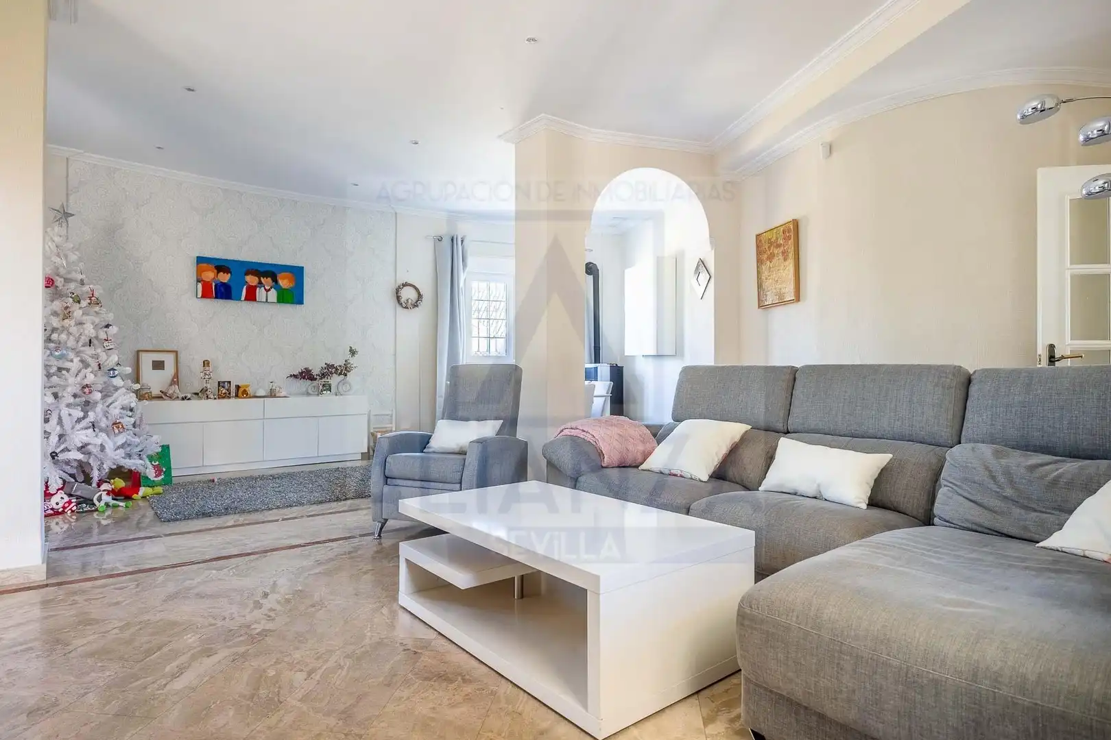Living room of Houses for sale in Valencina de la Concepción  with Air Conditioner, Private garden and Community pool