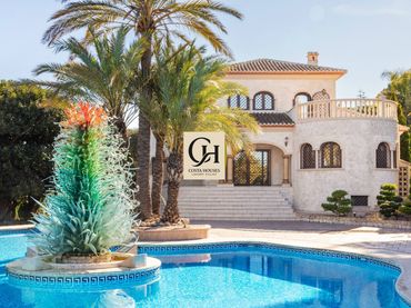 Villa con balcone in vendita a Carrer L'Arborcer 3