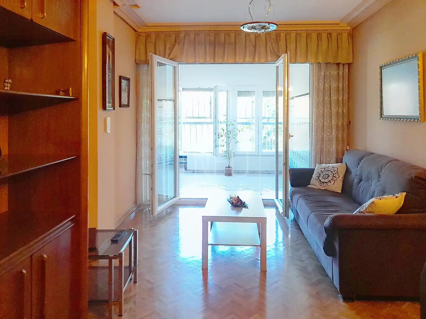 Sala d'estar de Planta baixa en venda en San Sebastián de los Reyes amb Calefacció, Parquet i Terrassa