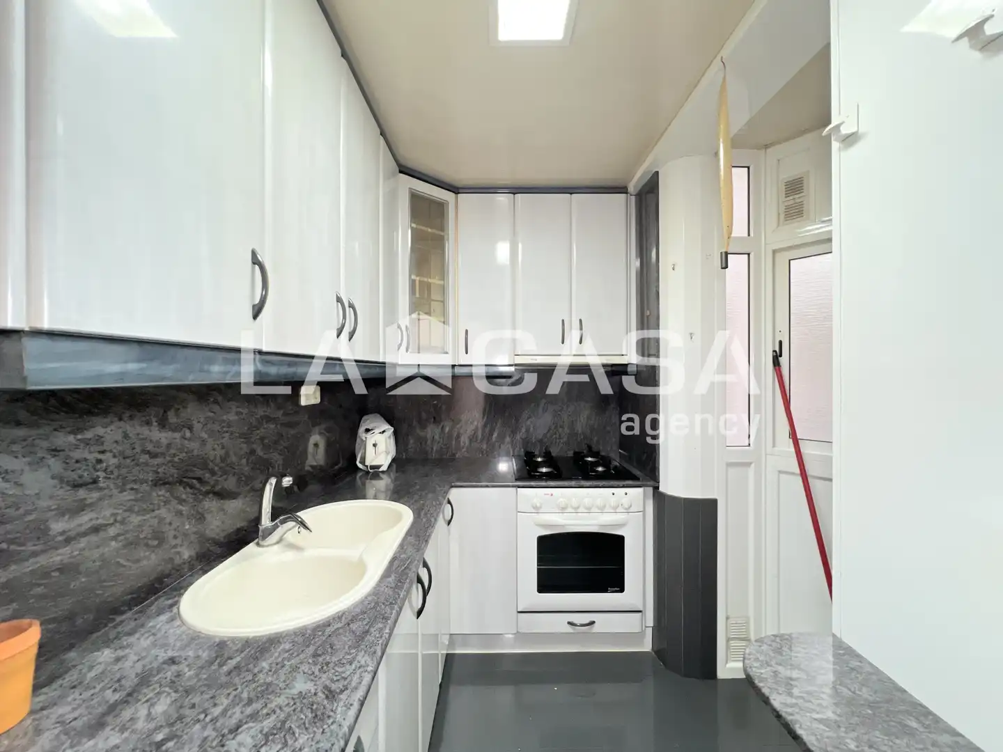 Kitchen of Flat for sale in Badalona  with Balcony