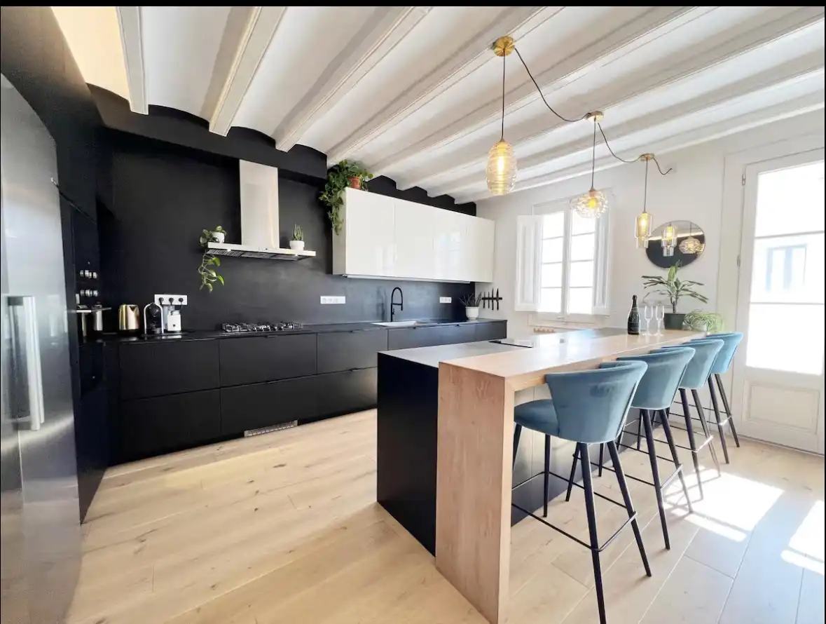 Küche von Wohnung zum Verkauf in Barcelona mit Parkett, Terrasse und Abstellraum