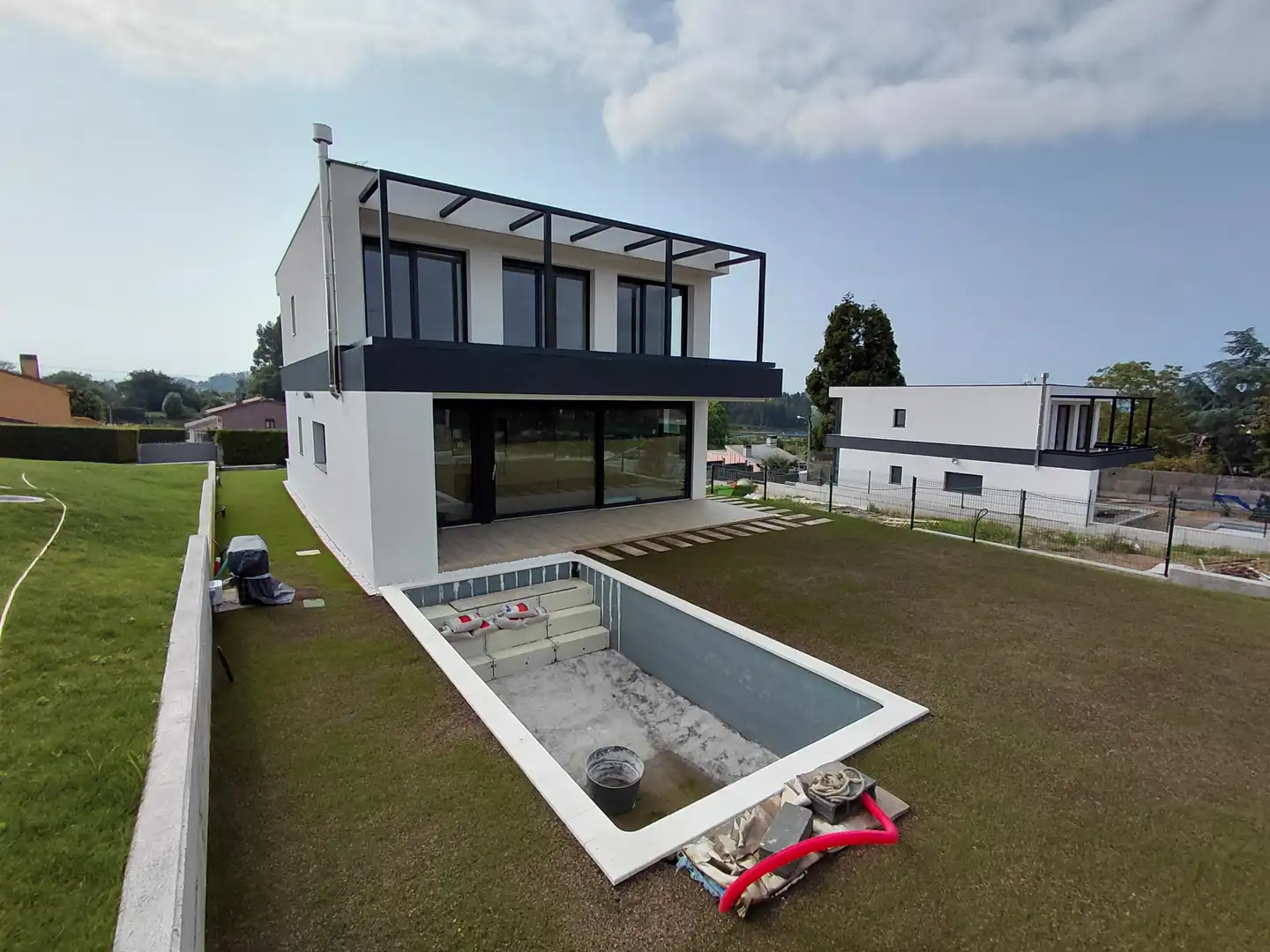 Piscina de Casa o xalet en venda en Oleiros amb Calefacció, Jardí privat i Parquet