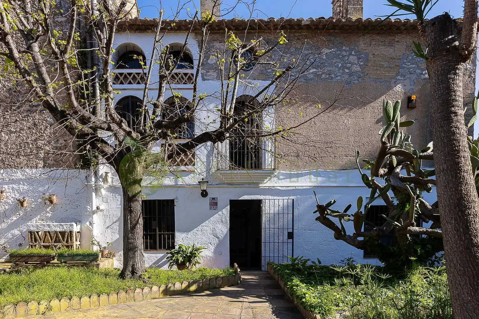 Vista exterior de Casa o xalet en venda en Vilanova i la Geltrú amb Aire condicionat, Calefacció i Jardí privat
