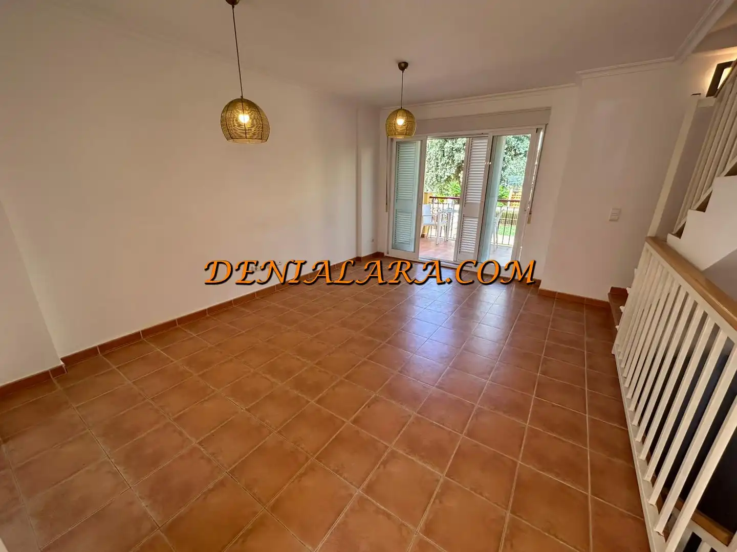 Einfamilien-Reihenhaus zur Miete in Dénia mit Klimaanlage, Privatgarten und Terrasse