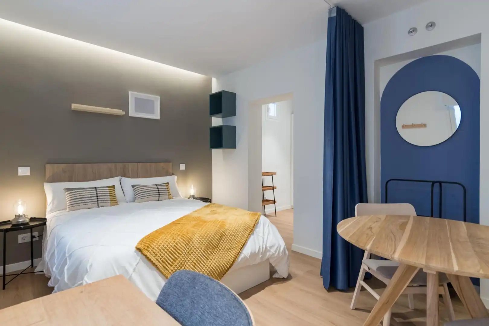 Habitación de Estudio de alquiler en Madrid con Aire acondicionado, Calefacción y Jardín privado