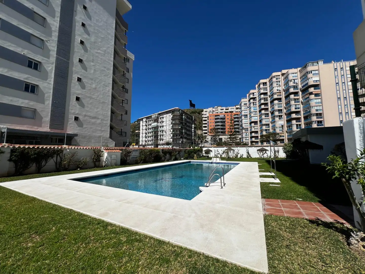 Piscina de Apartament en venda en Fuengirola amb Aire condicionat, Terrassa i Piscina comunitària