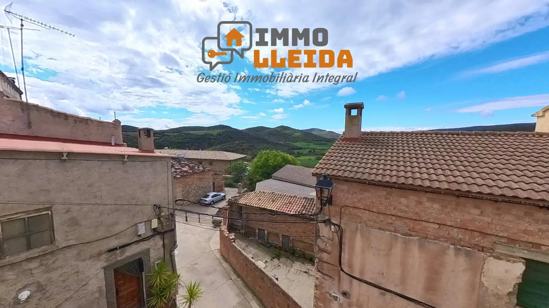 Vista exterior de Casa adosada en venda en Les Avellanes i Santa Linya amb Terrassa, Traster i Balcó