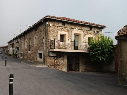 Vista exterior de Finca rústica en venda en Zalla  amb Calefacció, Terrassa i Traster