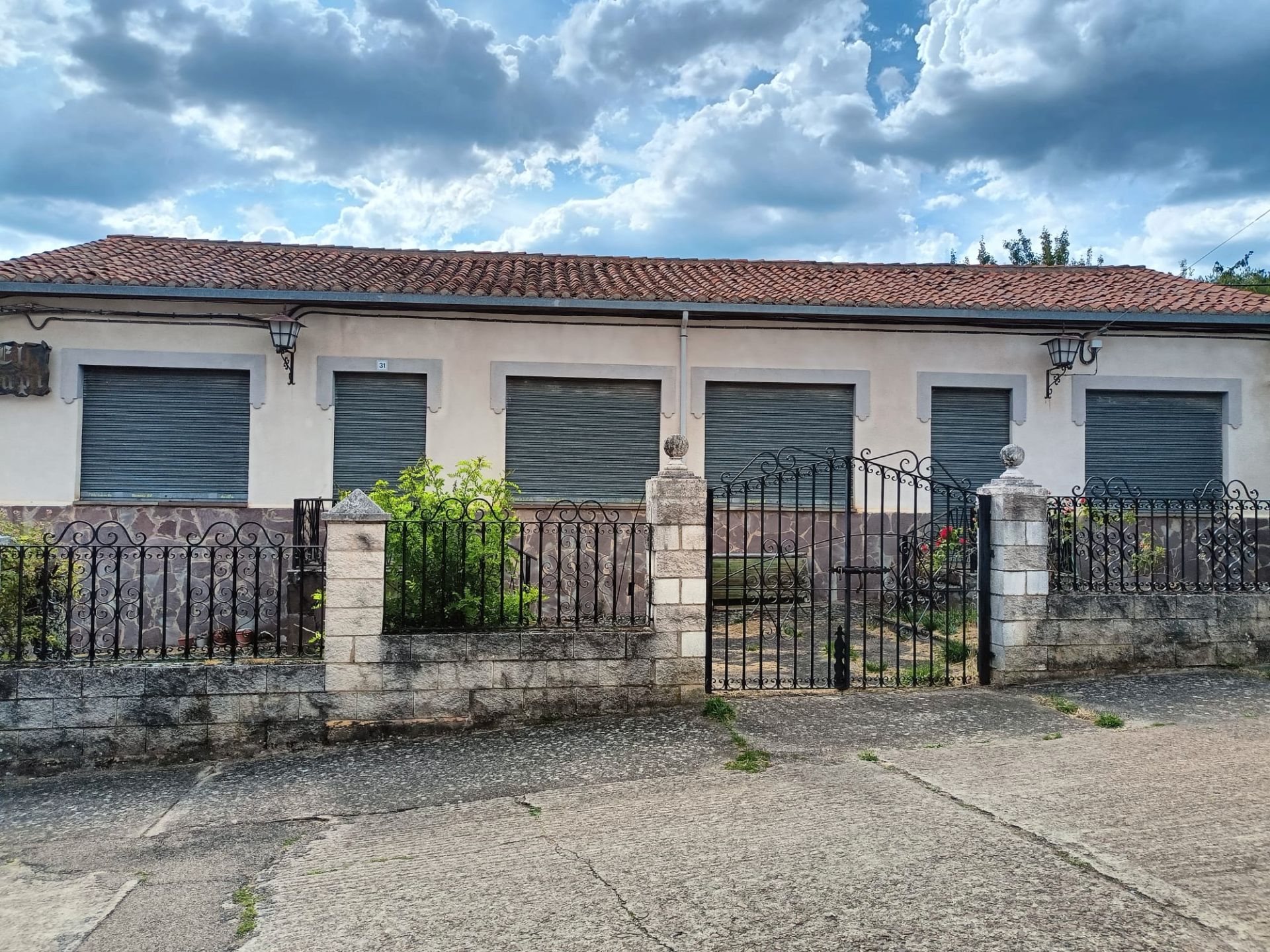 Vista exterior de Local en venta en Brañosera con Terraza
