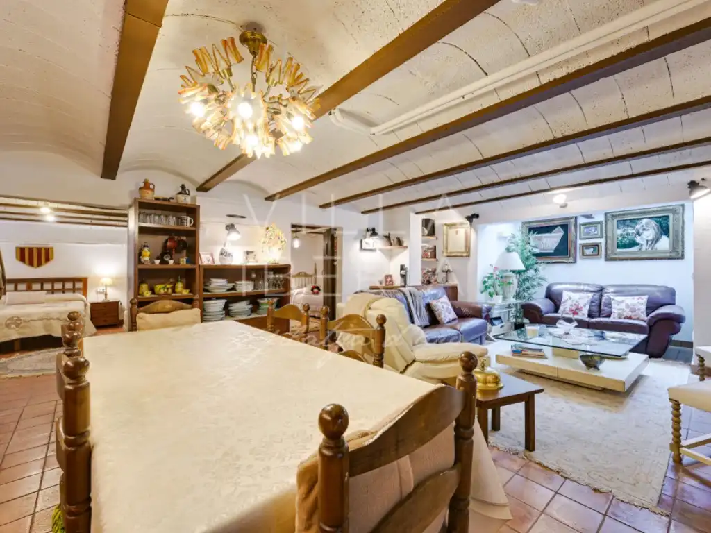 Sala de estar de Casa o chalet en venta en Castell d'Aro, Platja d'Aro i s'Agaró con Aire acondicionado, Calefacción y Jardín privado