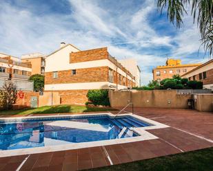 Piscina de Casa adosada en venda en El Vendrell amb Calefacció, Terrassa i Piscina comunitària