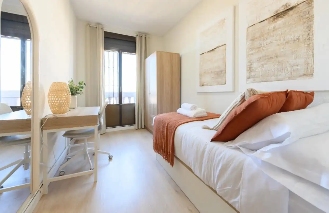 Dormitori de Àtic de lloguer en Madrid amb Aire condicionat, Calefacció i Parquet