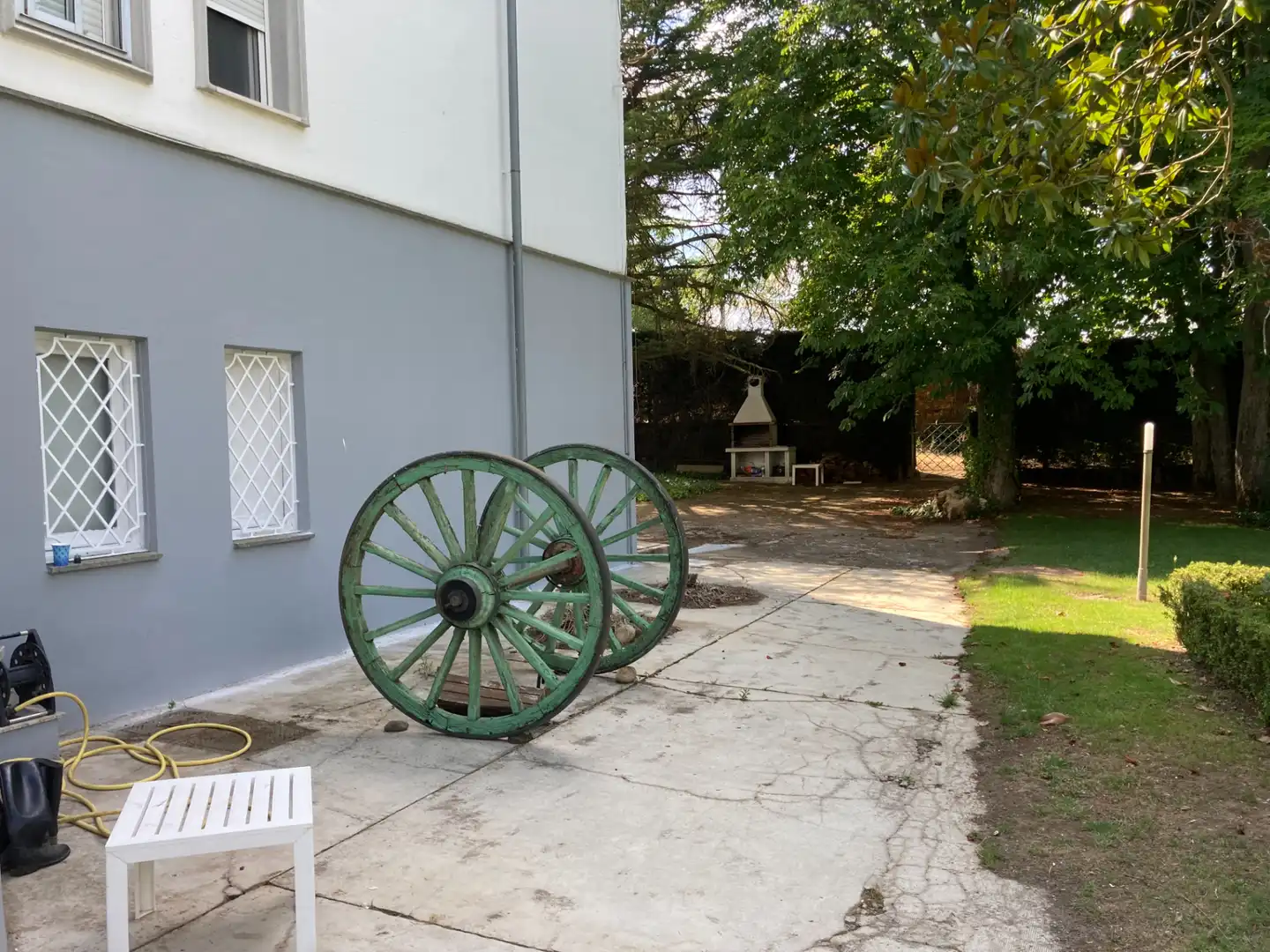 Vista exterior de Casa o chalet en venta en León Capital  con Calefacción, Jardín privado y Horno