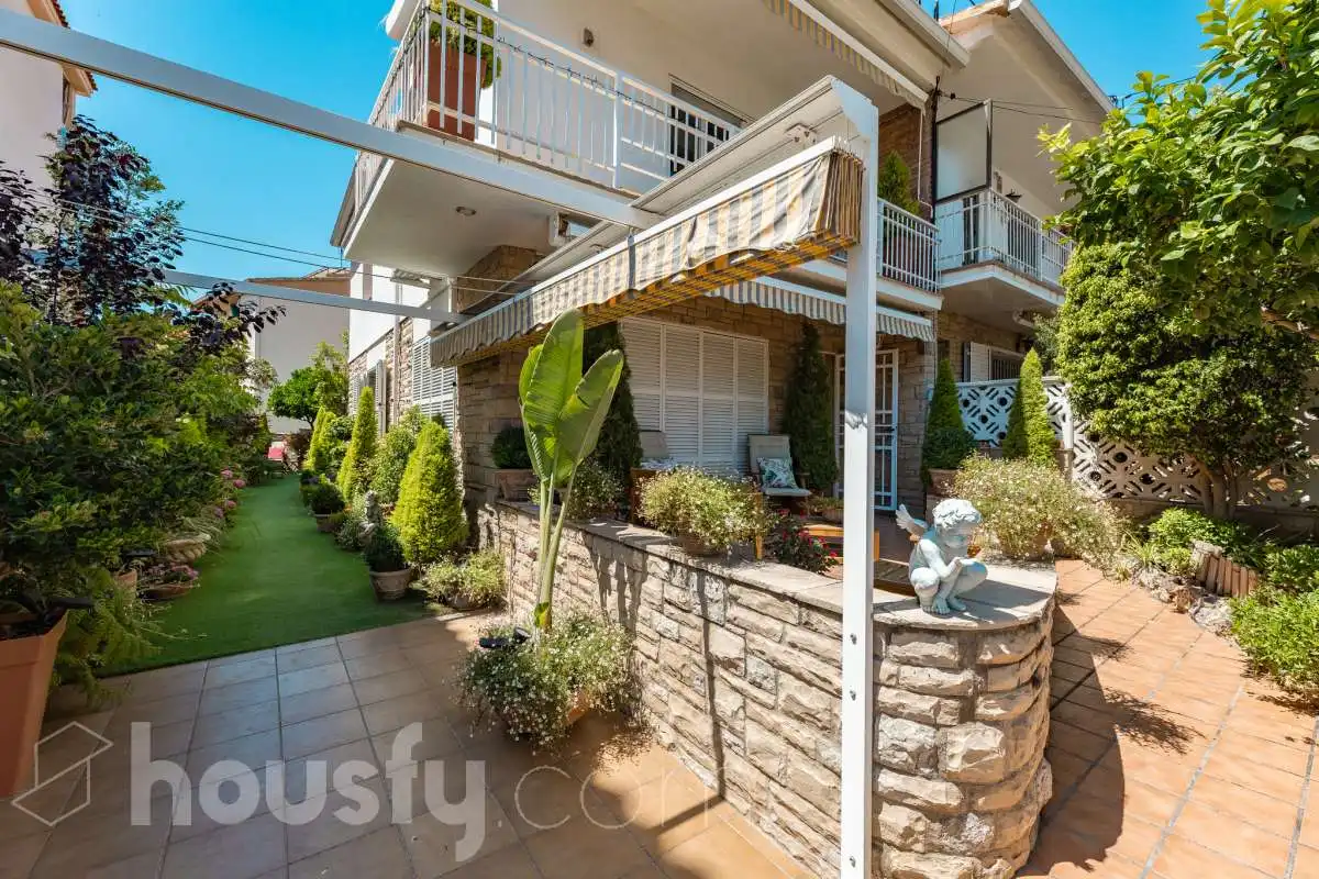 Detached homes for sale in Calle Santiago Rusiñol, Coma-ruga platja
