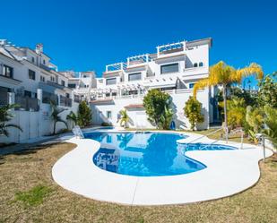 Vista exterior de Casa o xalet en venda en Estepona amb Aire condicionat, Terrassa i Traster