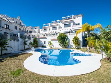 Villa avec balcon à vendre à Carretera de Cádiz 340