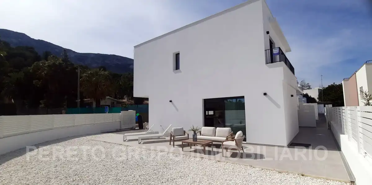 Detached house with pool for sale in El Montgó