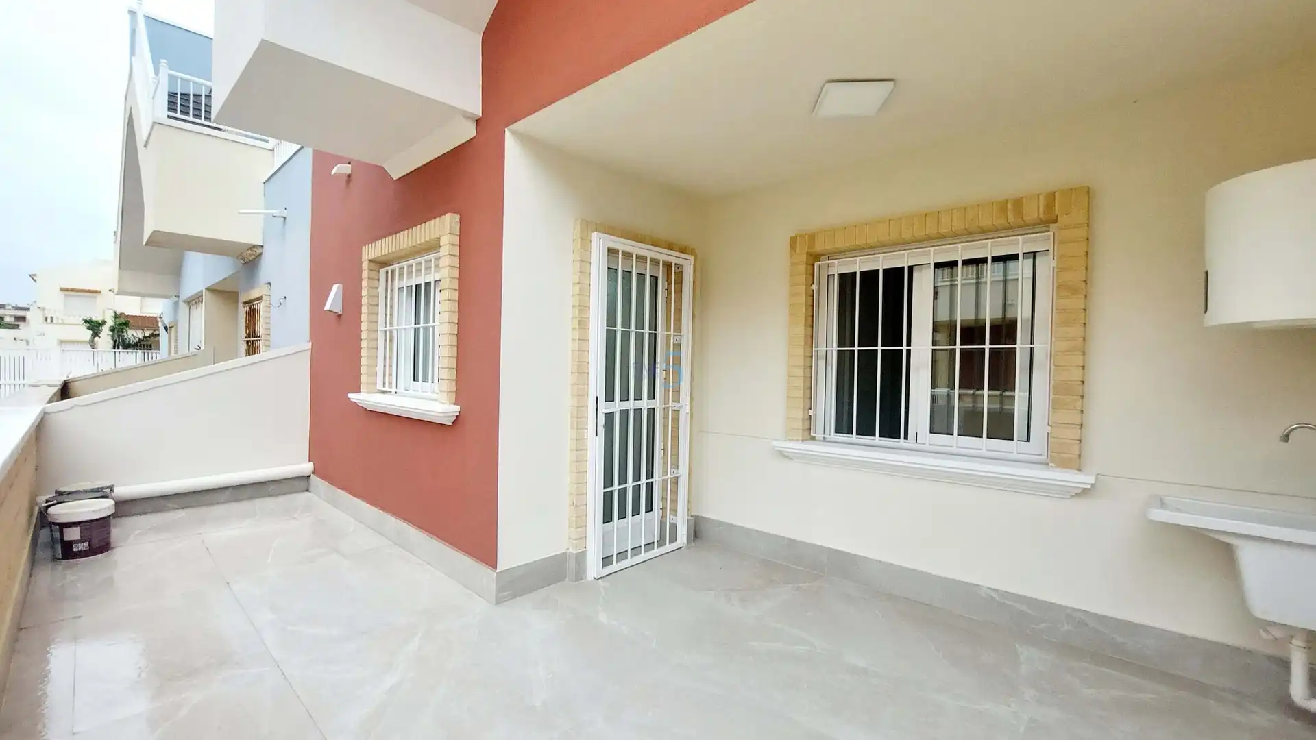 Wohnung zum Verkauf in Pilar de la Horadada mit Klimaanlage, Heizung und Terrasse