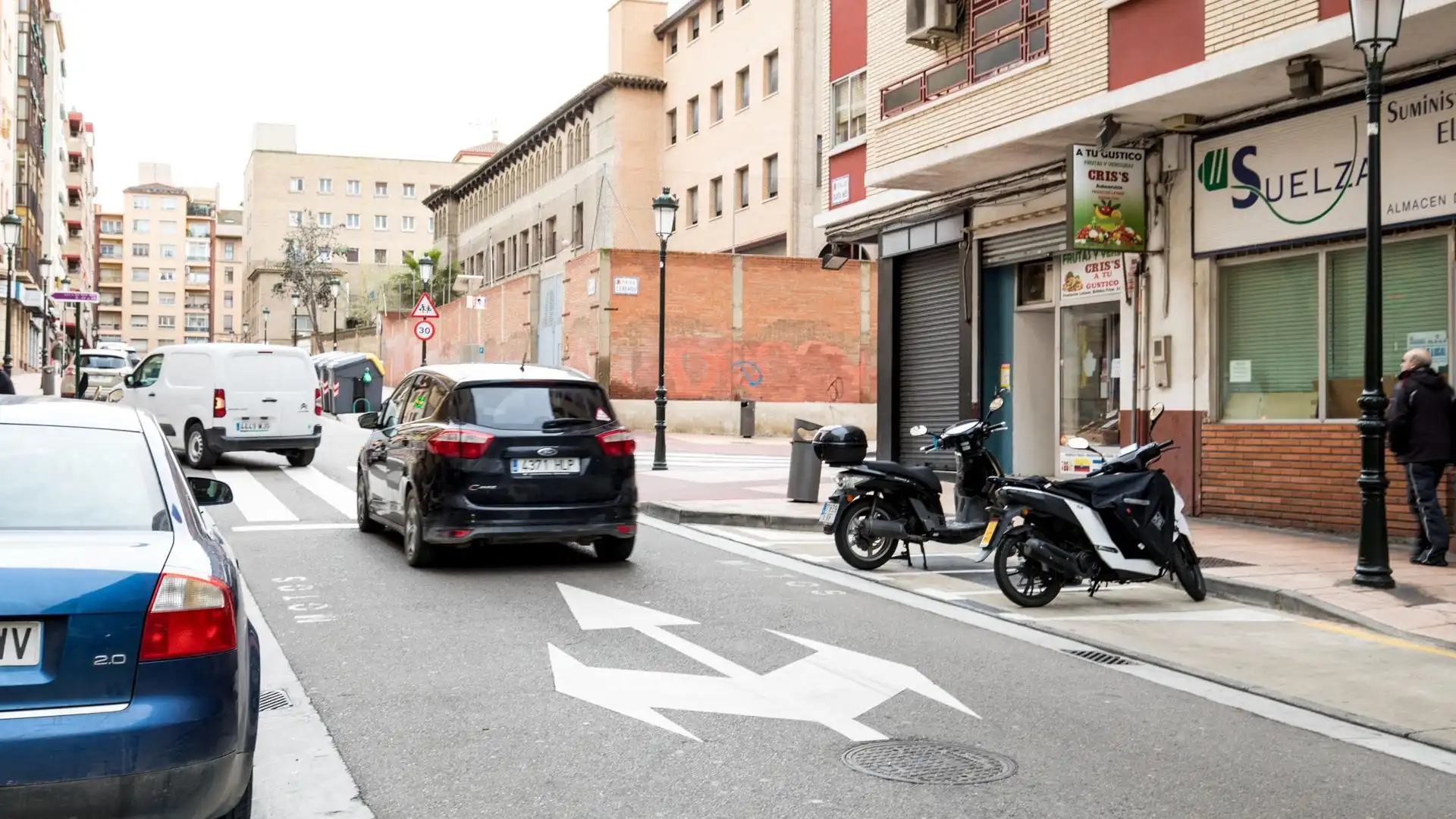 Außenansicht von Wohnung zum Verkauf in Zaragoza mit Heizung, Terrasse und Balkon