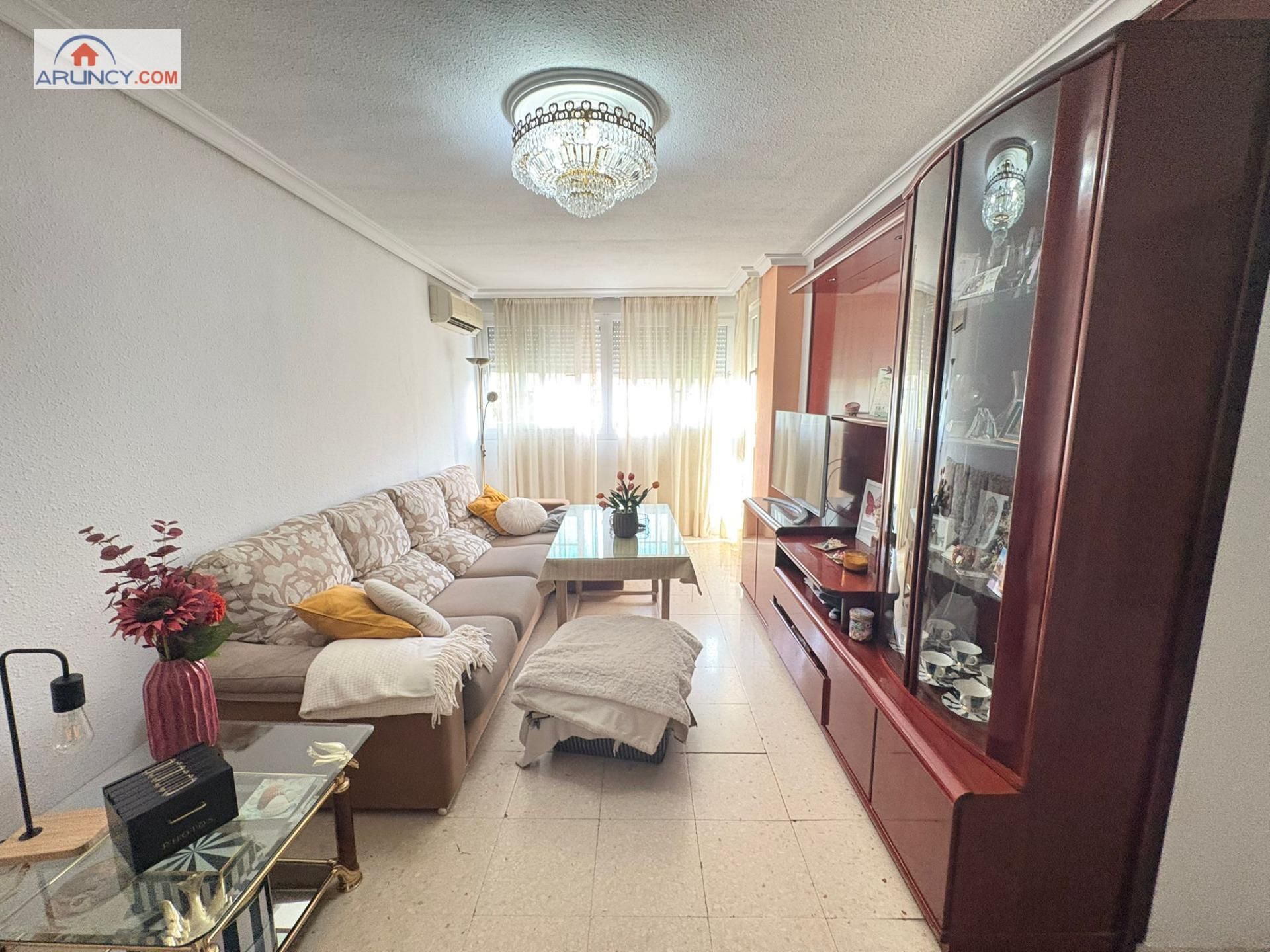 Living room of Flat to rent in  Sevilla Capital  with Air Conditioner and Community pool
