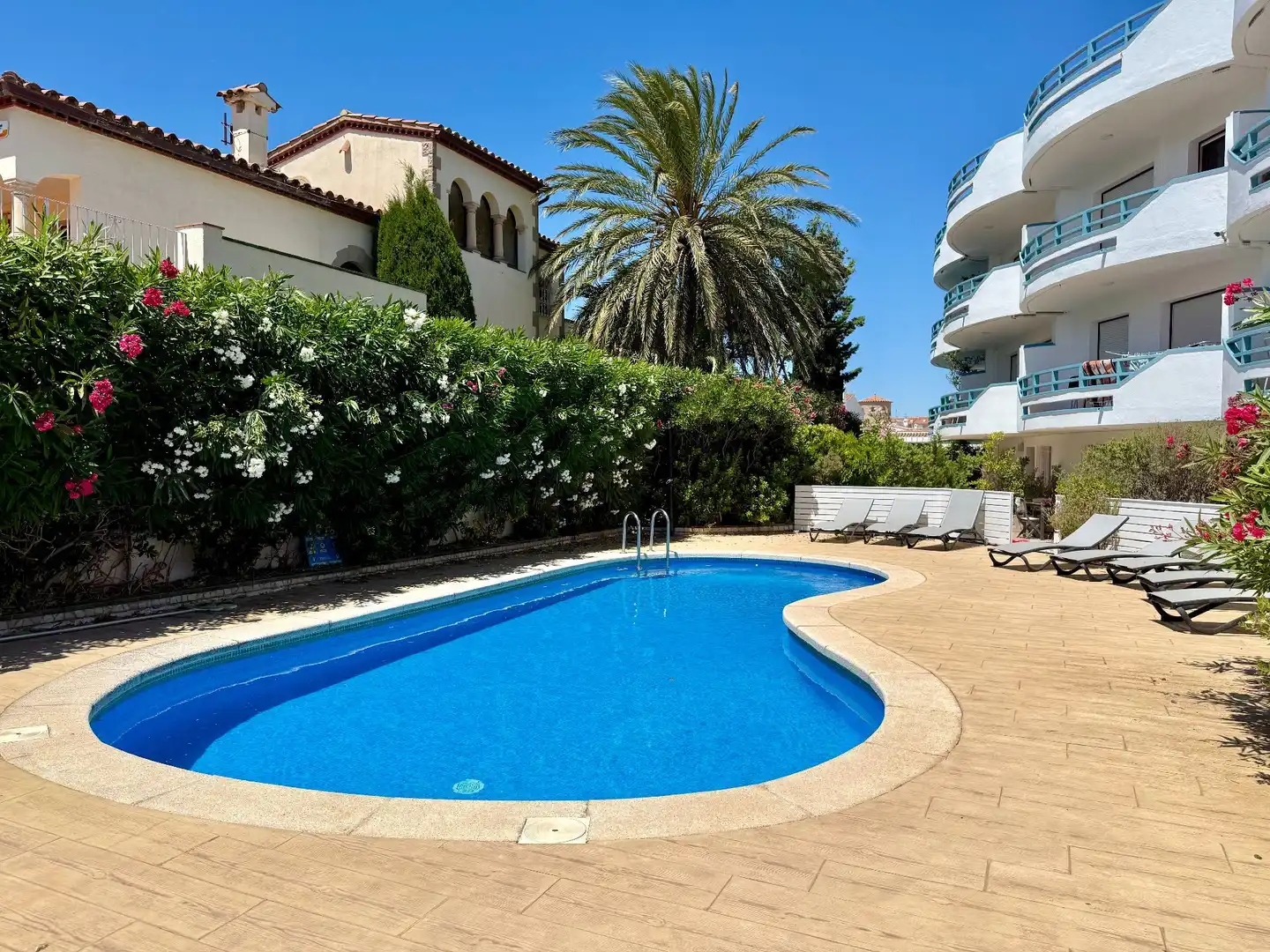Piscina de Casa adosada en venda en Empuriabrava amb Aire condicionat, Terrassa i Moblat