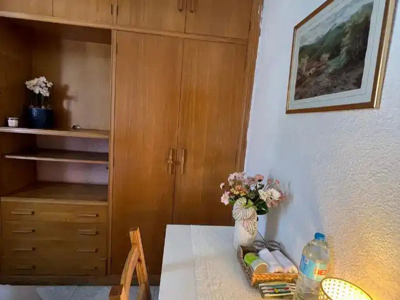 Schlafzimmer von Wohnung zur Miete in  Madrid Capital mit Klimaanlage und Balkon