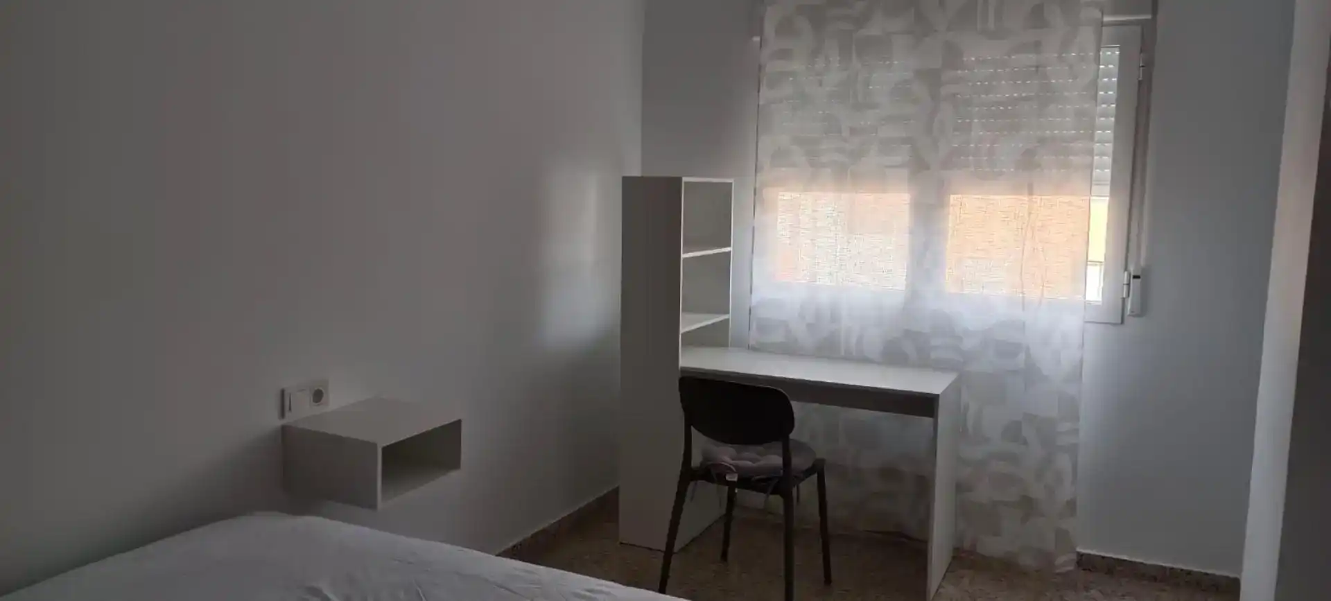 Bedroom of Flat for share in Granada  with Furnished, Oven and Washing machine