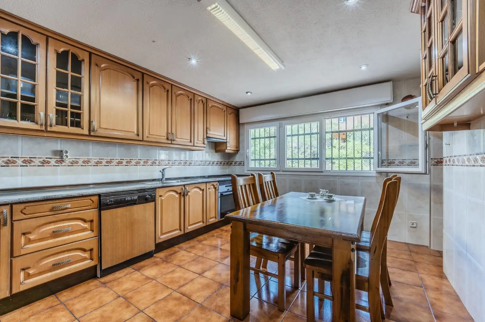 Houses for sale in Casa Amarilla