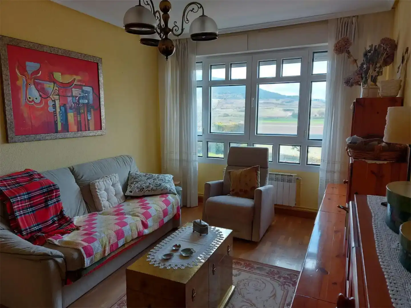 Sala d'estar de Casa o xalet en venda en Miranda de Ebro amb Jardí privat, Parquet i Traster