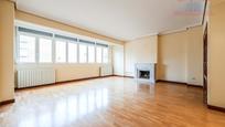 Living room of Flat to rent in  Madrid Capital  with Air Conditioner, Heating and Parquet flooring