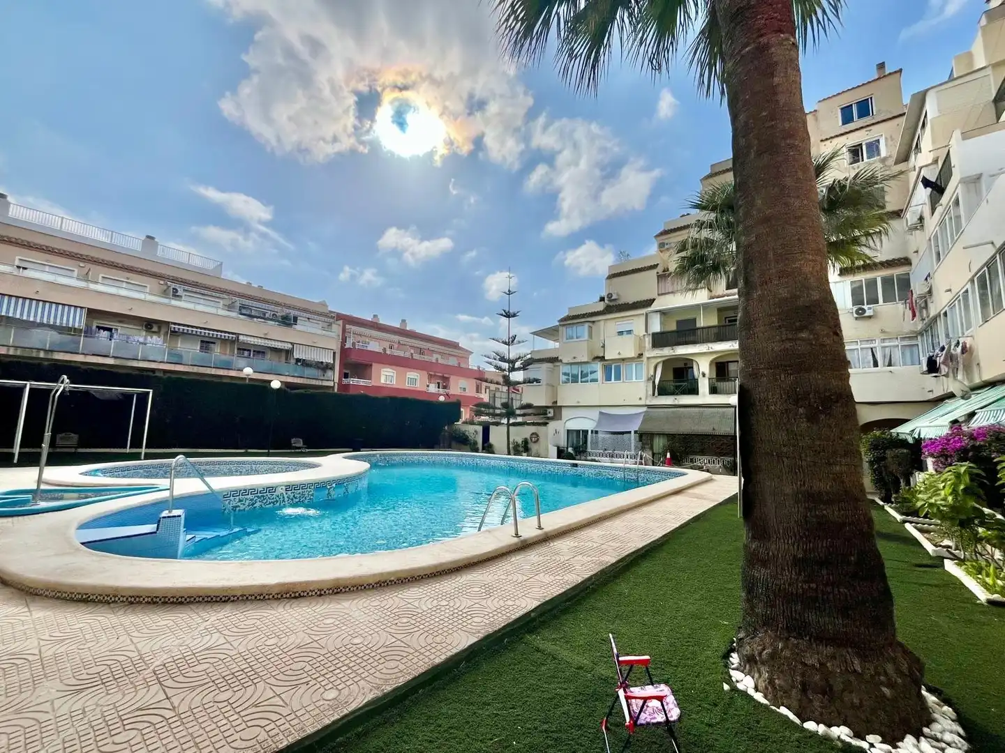 Vista exterior de Estudio en venta en Torrevieja con Balcón y Piscina comunitaria