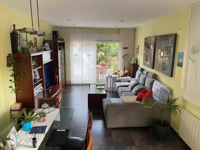 Sala de estar de Casa adosada en venta en Montcada i Reixac con Calefacción, Jardín privado y Terraza