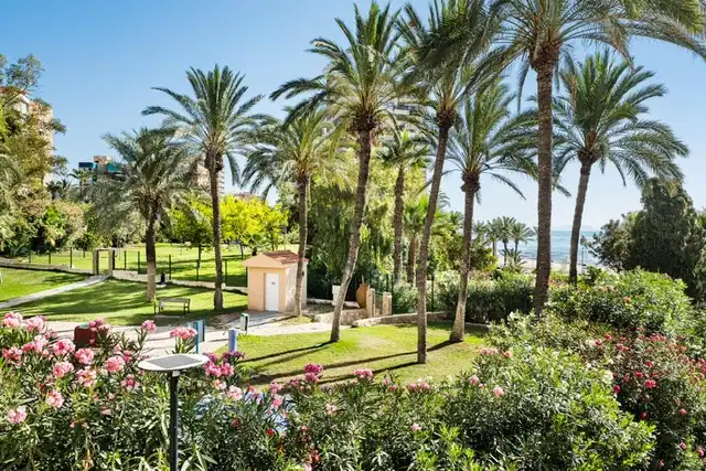 Jardí de Pis en venda en El Campello amb Terrassa, Moblat i Piscina comunitària