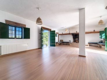 Chalet con jardín en venta en Montes de Malaga