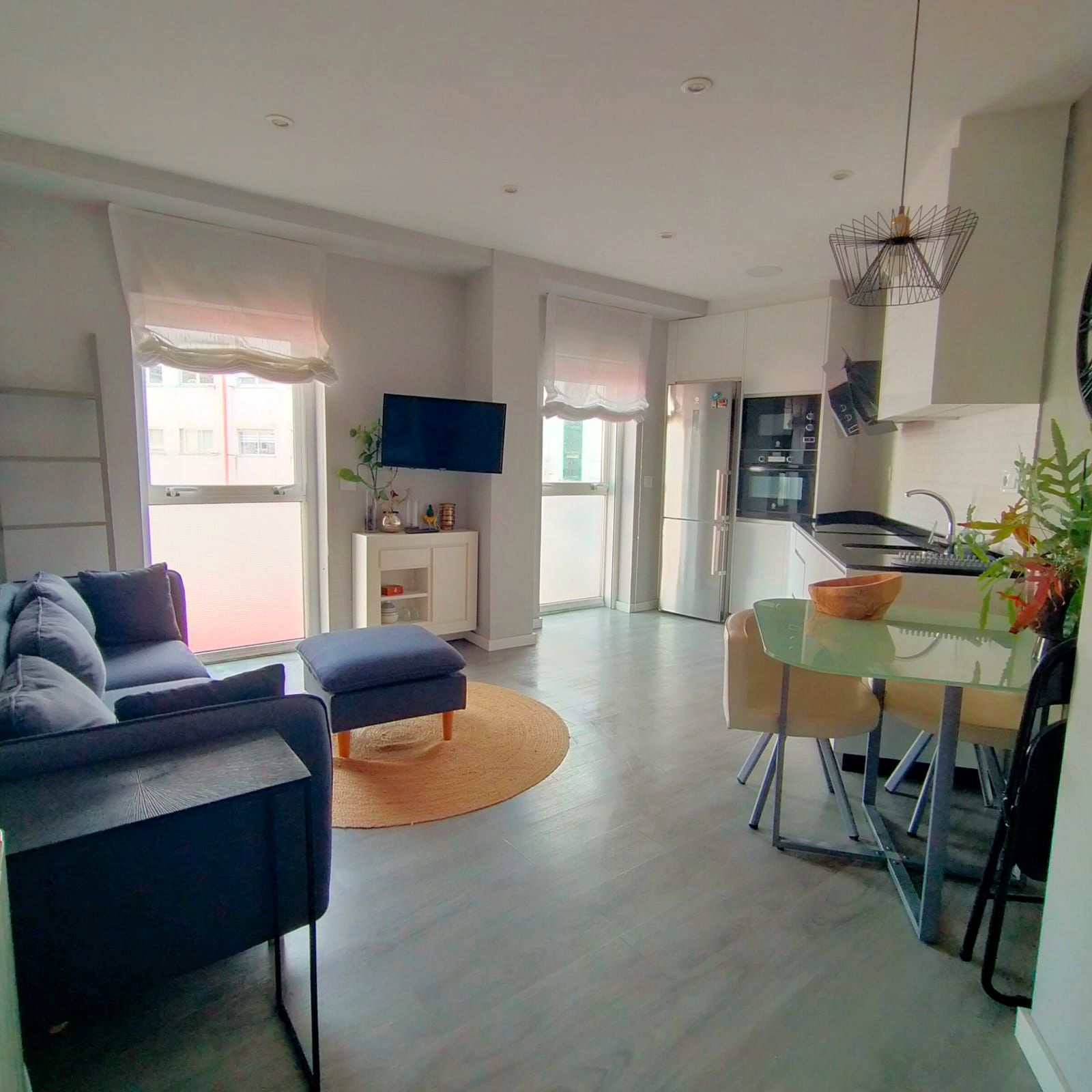 Living room of Apartment for rent in Santiago de Compostela   with Heating, Storage room and Furnished