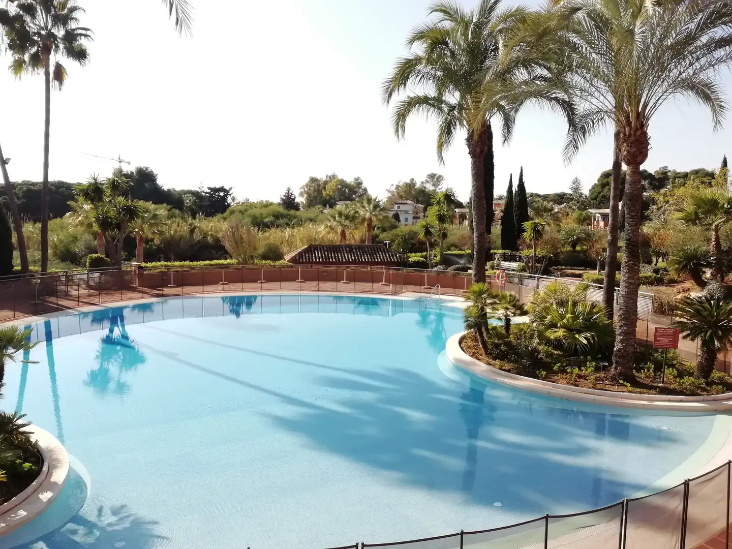 Schwimmbecken von Maisonette zum Verkauf in Marbella mit Klimaanlage, Terrasse und Abstellraum