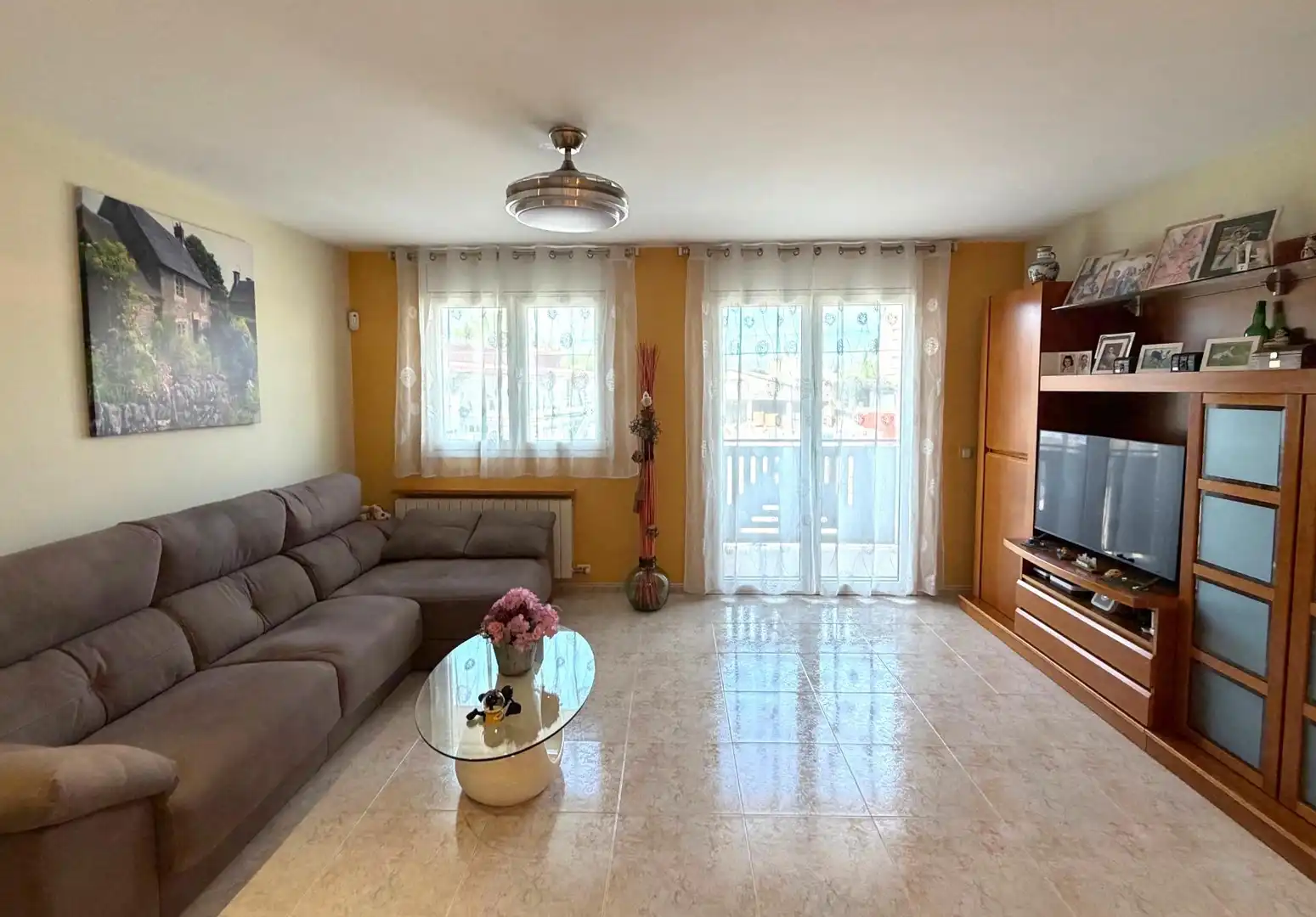 Sala d'estar de Casa o xalet en venda en Vilanova del Camí amb Calefacció, Terrassa i Piscina