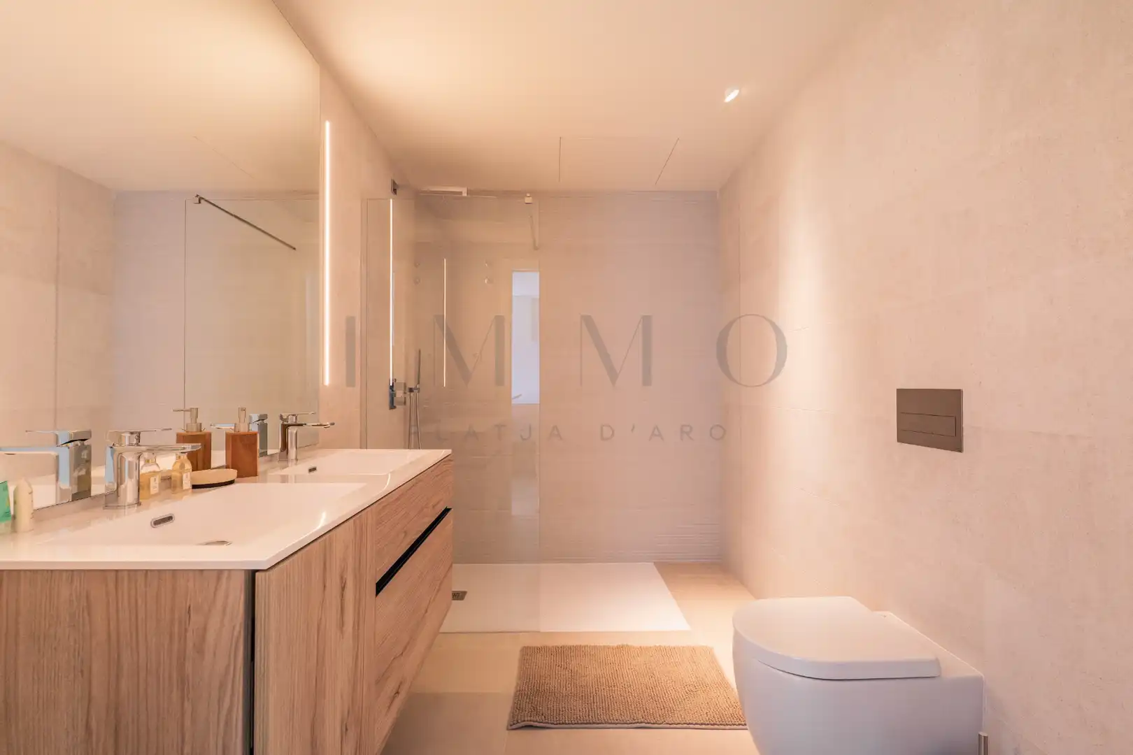 Baño de Apartamento en venta en Castell d'Aro, Platja d'Aro i s'Agaró con Aire acondicionado, Calefacción y Horno