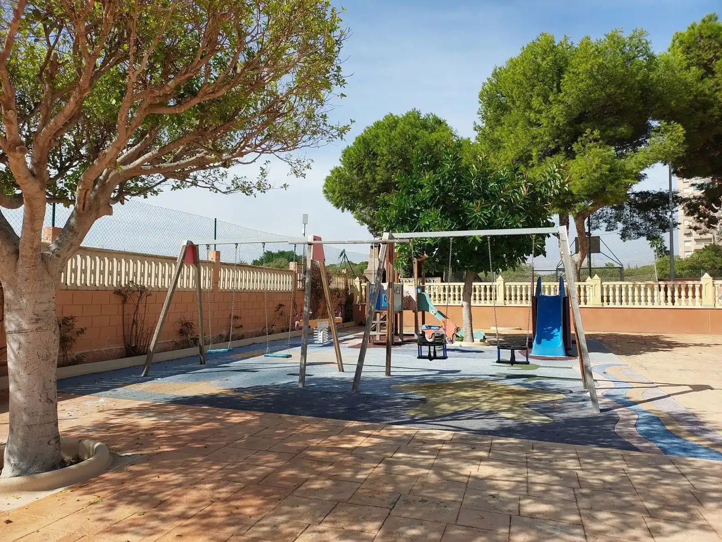 Exterior view of Flat for sale in El Campello  with Terrace, Furnished and Community pool